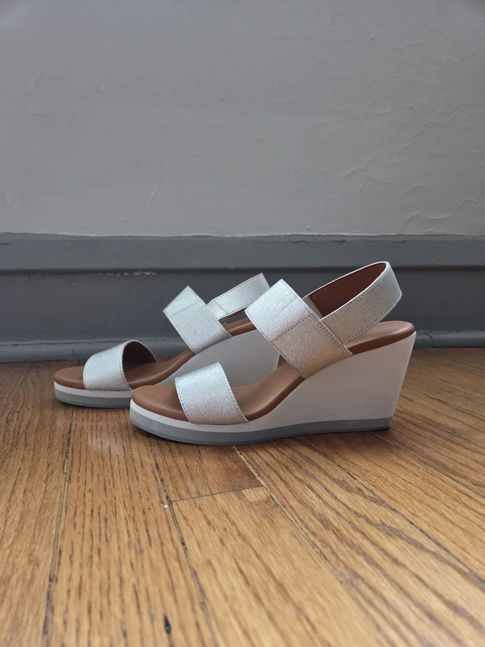 Andre Assous Nelson Wedge Sandal - Silver Metallic